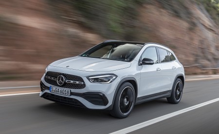 2021 Mercedes-Benz GLA 250 (Color: Digital White) Front Three-Quarter Wallpapers 450x275 (2)