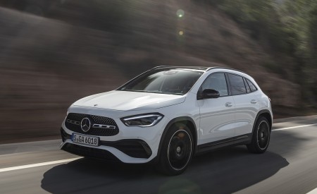 2021 Mercedes-Benz GLA 250 (Color: Digital White) Front Three-Quarter Wallpapers 450x275 (3)