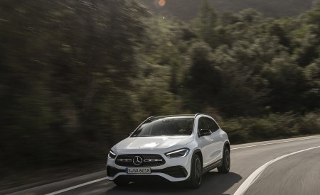 2021 Mercedes-Benz GLA 250 (Color: Digital White) Front Wallpapers 450x275 (4)