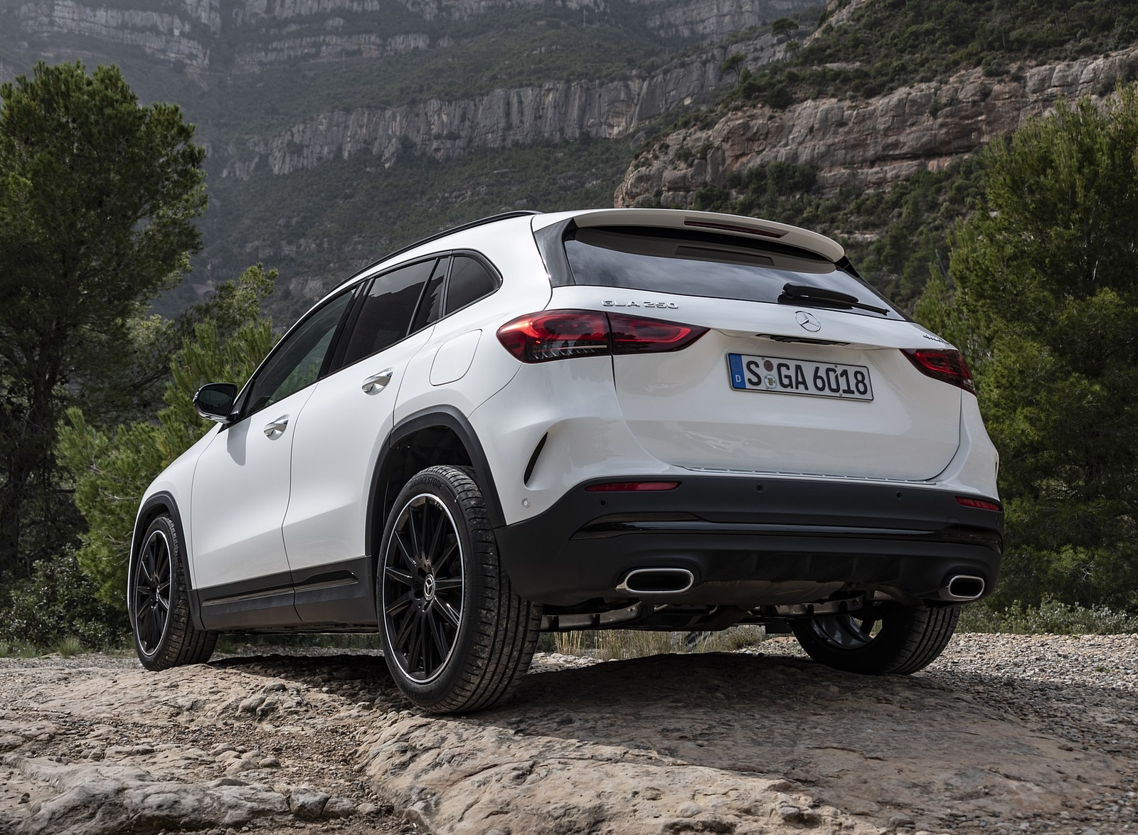 2021 Mercedes-Benz GLA 250 (Color: Digital White) Rear Three-Quarter Wallpapers (12)