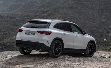 2021 Mercedes-Benz GLA 250 (Color: Digital White) Rear Three-Quarter Wallpapers 450x275 (13)