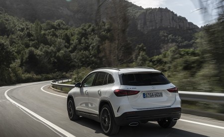2021 Mercedes-Benz GLA 250 (Color: Digital White) Rear Three-Quarter Wallpapers 450x275 (5)