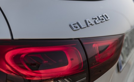 2021 Mercedes-Benz GLA 250 (Color: Digital White) Tail Light Wallpapers 450x275 (15)
