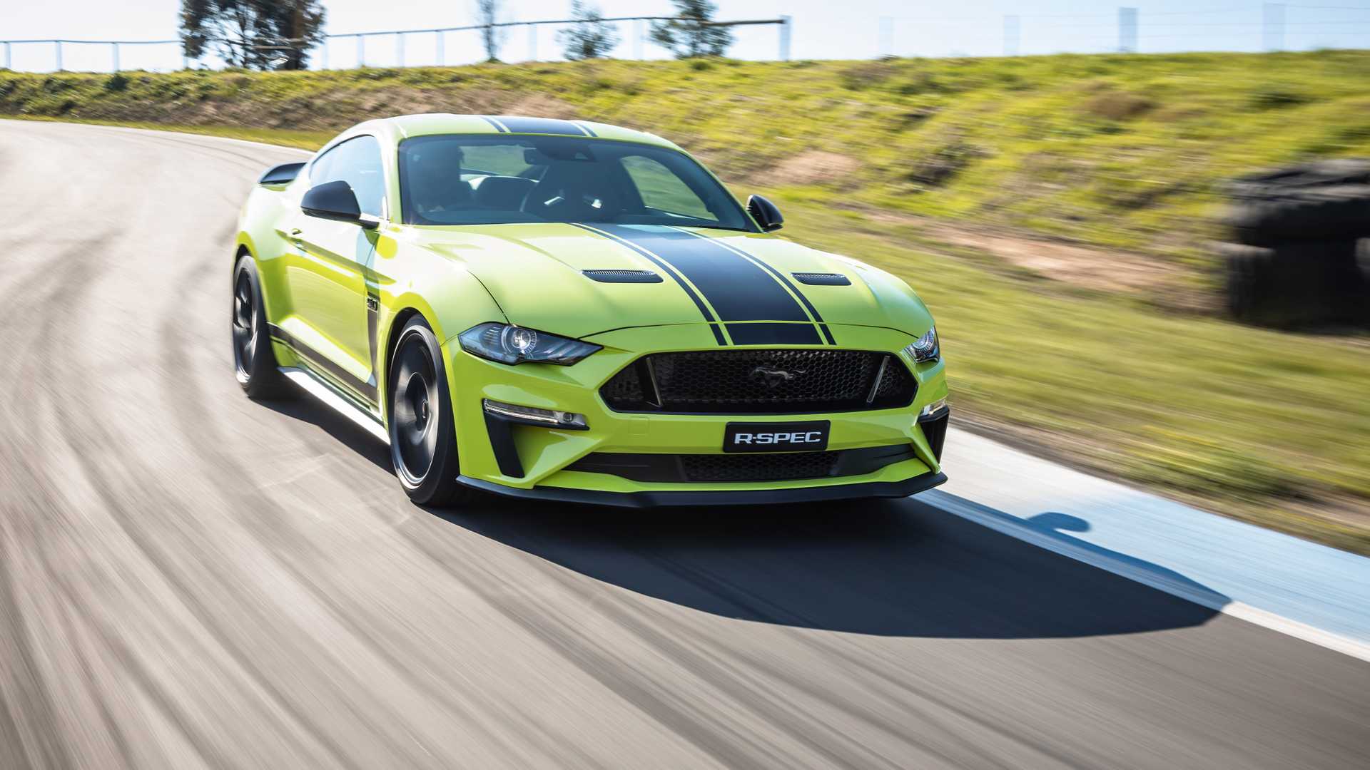 2020 Ford Mustang R-Spec (Color: Grabber Lime) Front Three-Quarter Wallpapers (6)