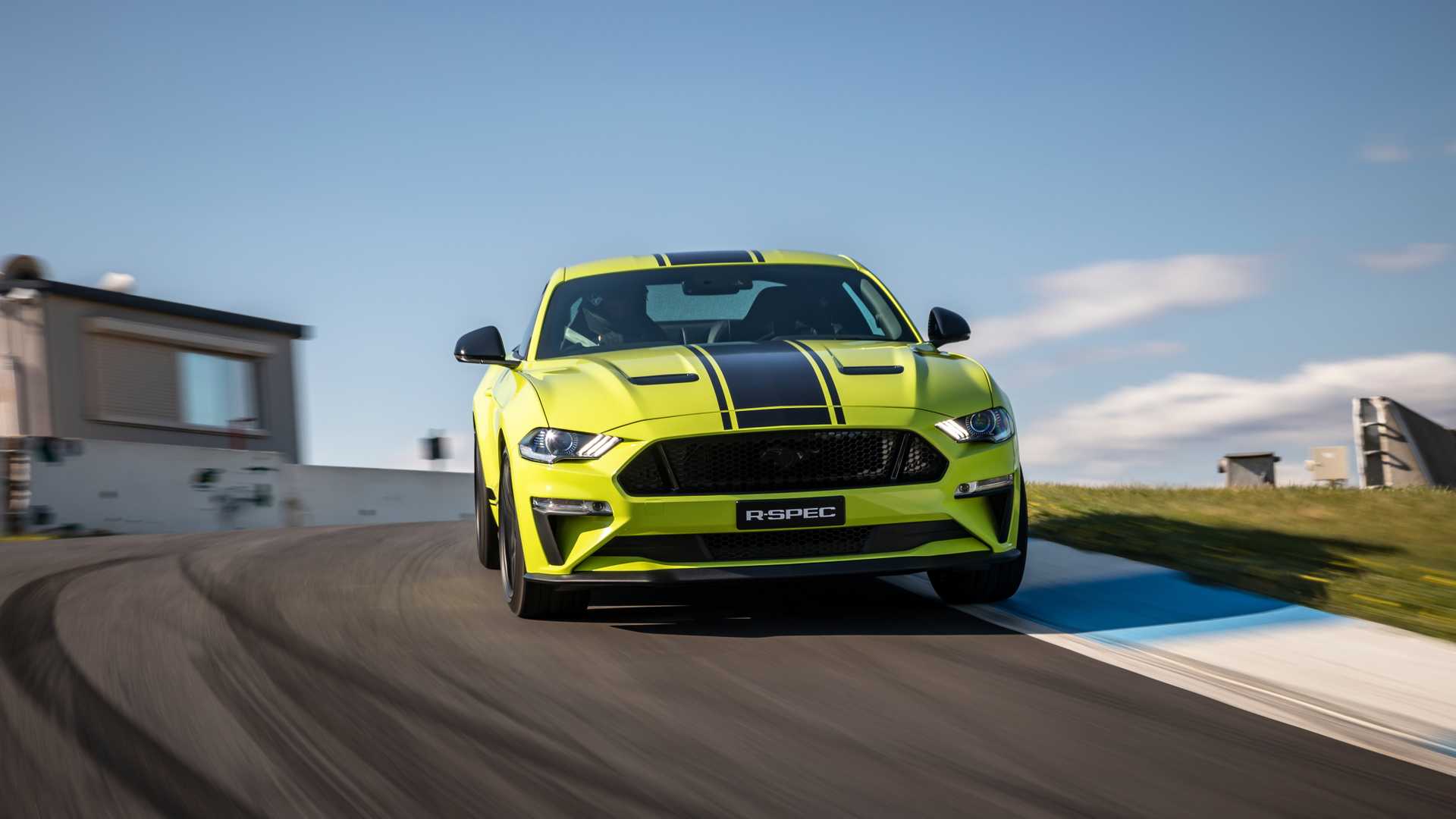2020 Ford Mustang R-Spec (Color: Grabber Lime) Front Wallpapers #7 of 38