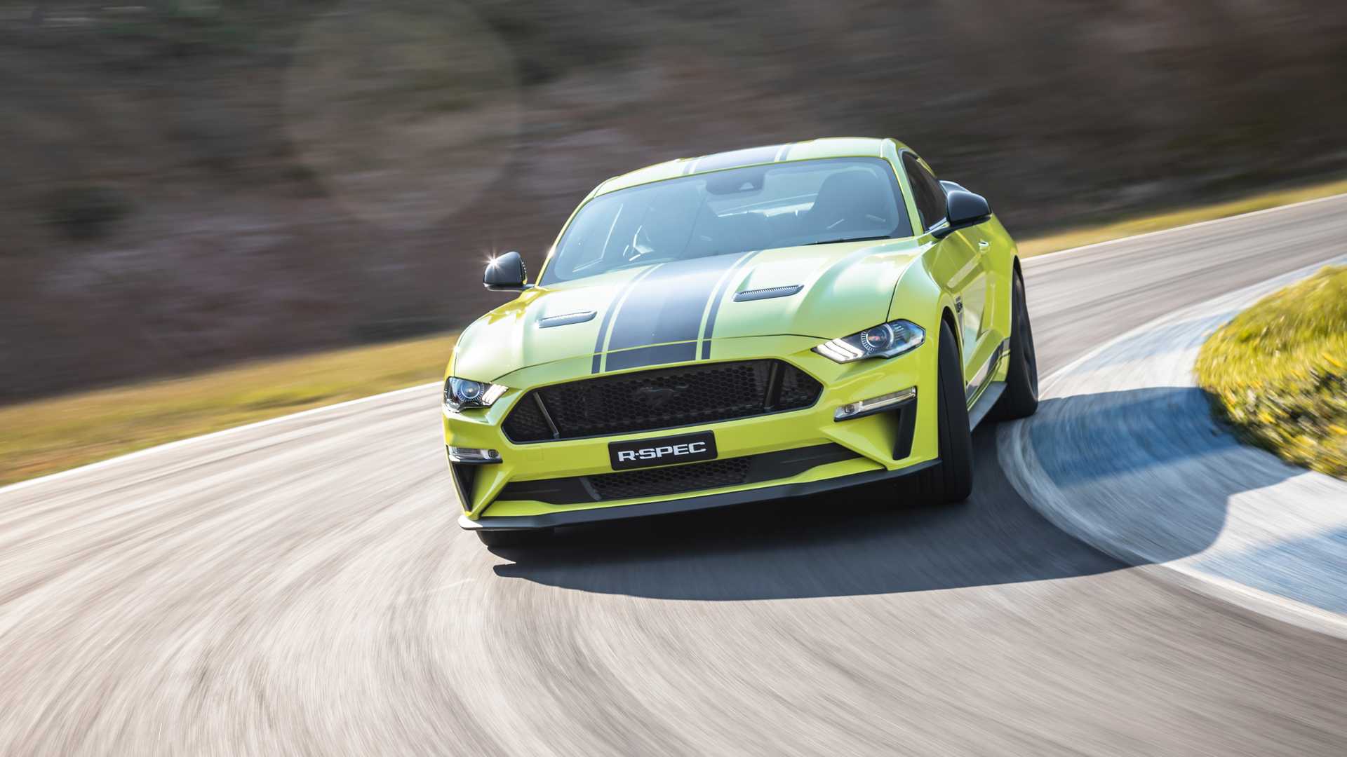2020 Ford Mustang R-Spec (Color: Grabber Lime) Front Wallpapers (8)