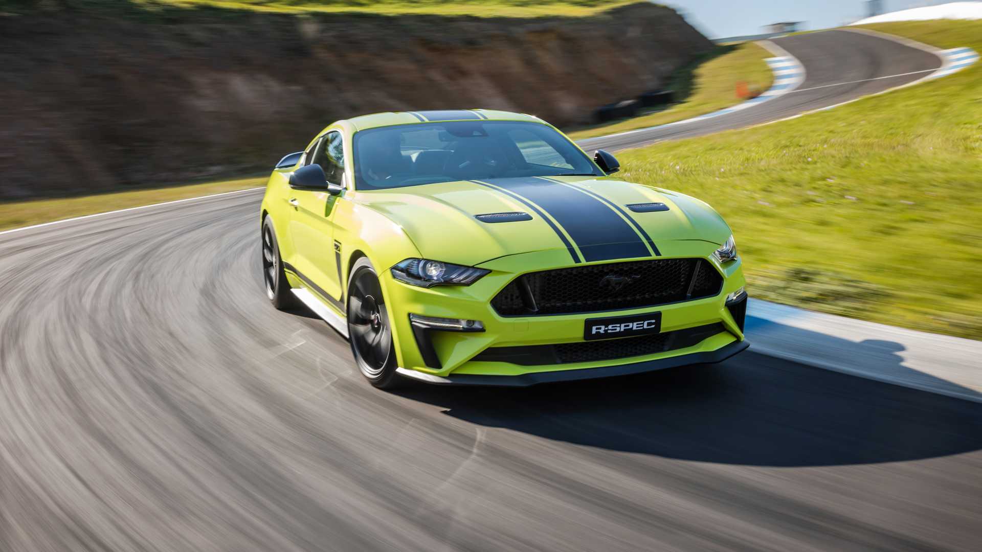 2020 Ford Mustang R-Spec (Color: Grabber Lime) Front Wallpapers #10 of 38