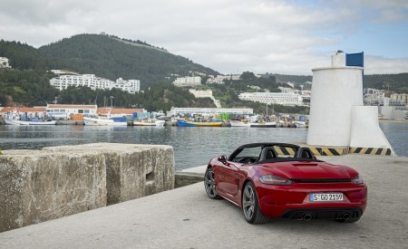 2020 Porsche 718 Boxster GTS 4.0 (Color: Carmine Red) Rear Wallpapers 450x275 (87)
