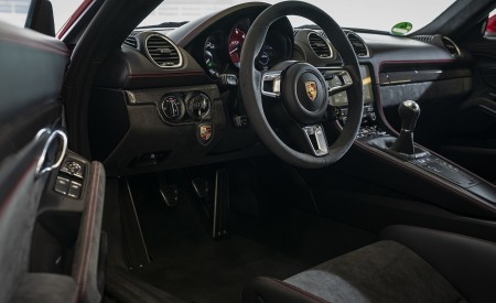 2020 Porsche 718 Cayman GTS 4.0 (Color: Carmine Red) Interior Wallpapers 450x275 (56)