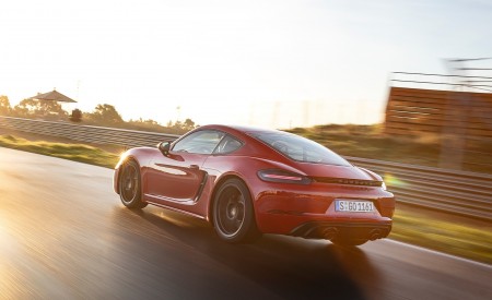 2020 Porsche 718 Cayman GTS 4.0 (Color: Carmine Red) Rear Three-Quarter Wallpapers 450x275 (6)