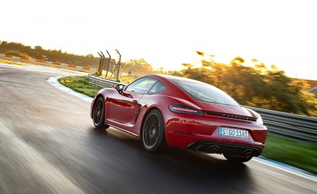 2020 Porsche 718 Cayman GTS 4.0 (Color: Carmine Red) Rear Three-Quarter Wallpapers 450x275 (8)