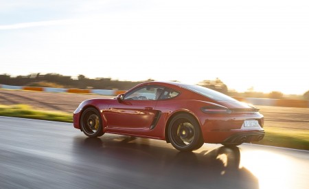 2020 Porsche 718 Cayman GTS 4.0 (Color: Carmine Red) Rear Three-Quarter Wallpapers 450x275 (10)