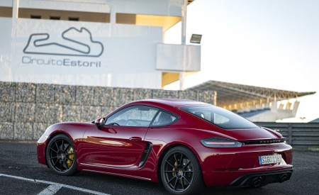 2020 Porsche 718 Cayman GTS 4.0 (Color: Carmine Red) Rear Three-Quarter Wallpapers 450x275 (34)