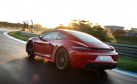 2020 Porsche 718 Cayman GTS 4.0 (Color: Carmine Red) Rear Three-Quarter Wallpapers 450x275 (11)