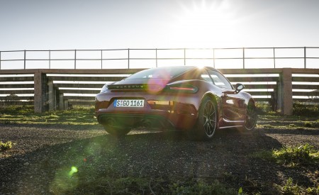 2020 Porsche 718 Cayman GTS 4.0 (Color: Carmine Red) Rear Wallpapers 450x275 (36)