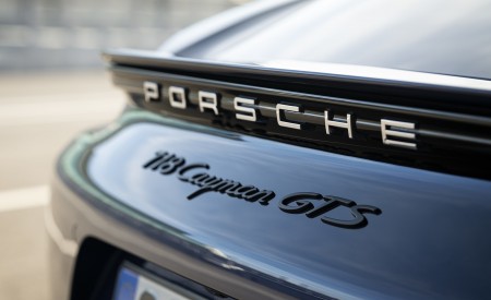 2020 Porsche 718 Cayman GTS 4.0 (Color: Gentian Blue Metallic) Badge Wallpapers 450x275 (176)