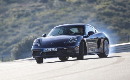2020 Porsche 718 Cayman GTS 4.0 (Color: Gentian Blue Metallic) Front Three-Quarter Wallpapers 450x275 (145)