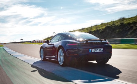 2020 Porsche 718 Cayman GTS 4.0 (Color: Gentian Blue Metallic) Rear Three-Quarter Wallpapers 450x275 (151)