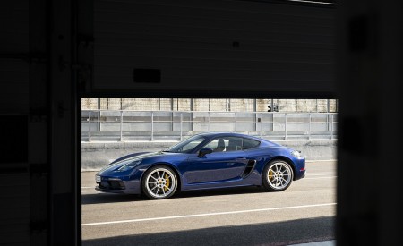 2020 Porsche 718 Cayman GTS 4.0 (Color: Gentian Blue Metallic) Side Wallpapers 450x275 (166)