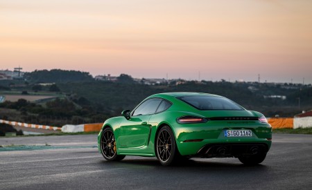 2020 Porsche 718 Cayman GTS 4.0 (Color: Phyton Green) Rear Three-Quarter Wallpapers 450x275 (93)