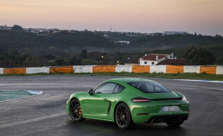 2020 Porsche 718 Cayman GTS 4.0 (Color: Phyton Green) Rear Three-Quarter Wallpapers 450x275 (94)