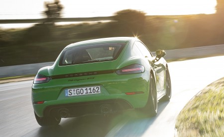 2020 Porsche 718 Cayman GTS 4.0 (Color: Phyton Green) Rear Wallpapers 450x275 (69)