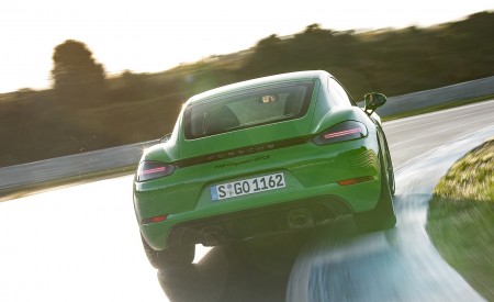 2020 Porsche 718 Cayman GTS 4.0 (Color: Phyton Green) Rear Wallpapers 450x275 (70)