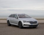 2020 Skoda Superb Combi iV Plug-In Hybrid Front Three-Quarter Wallpapers 150x120
