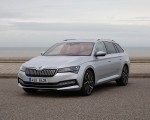 2020 Skoda Superb Combi iV Plug-In Hybrid Front Three-Quarter Wallpapers 150x120