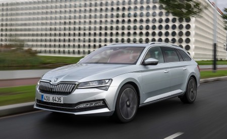 2020 Skoda Superb Combi iV Plug-In Hybrid Front Three-Quarter Wallpapers 450x275 (84)