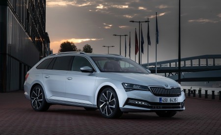 2020 Skoda Superb Combi iV Plug-In Hybrid Front Three-Quarter Wallpapers 450x275 (98)