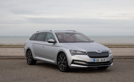 2020 Skoda Superb Combi iV Plug-In Hybrid Front Three-Quarter Wallpapers 450x275 (100)