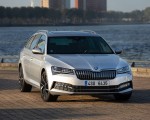 2020 Skoda Superb Combi iV Plug-In Hybrid Front Three-Quarter Wallpapers 150x120