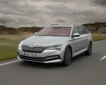 2020 Skoda Superb Combi iV Plug-In Hybrid Front Three-Quarter Wallpapers 150x120
