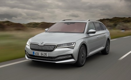 2020 Skoda Superb Combi iV Plug-In Hybrid Front Three-Quarter Wallpapers 450x275 (86)