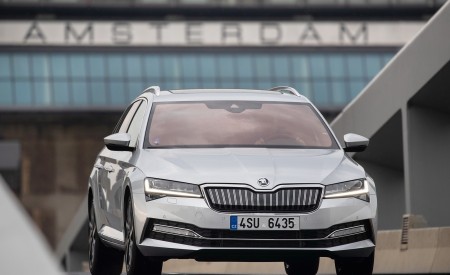 2020 Skoda Superb Combi iV Plug-In Hybrid Front Wallpapers 450x275 (79)