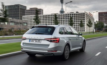 2020 Skoda Superb Combi iV Plug-In Hybrid Rear Three-Quarter Wallpapers 450x275 (80)
