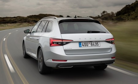 2020 Skoda Superb Combi iV Plug-In Hybrid Rear Three-Quarter Wallpapers 450x275 (89)