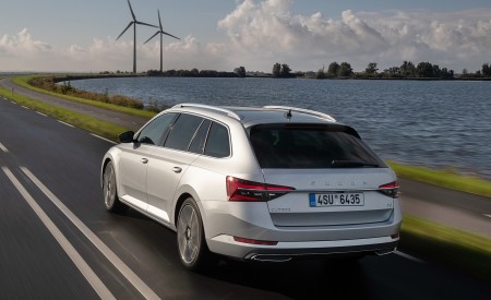 2020 Skoda Superb Combi iV Plug-In Hybrid Rear Three-Quarter Wallpapers 450x275 (91)