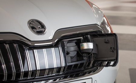 2020 Skoda Superb iV Plug-In Hybrid Charging Port Wallpapers 450x275 (57)