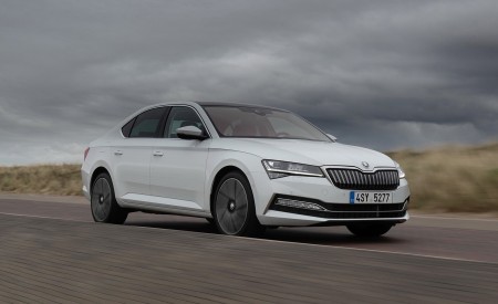 2020 Skoda Superb iV Plug-In Hybrid Front Three-Quarter Wallpapers 450x275 (17)