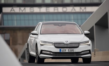 2020 Skoda Superb iV Plug-In Hybrid Front Wallpapers 450x275 (18)