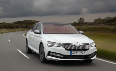 2020 Skoda Superb iV Plug-In Hybrid Front Wallpapers 450x275 (6)