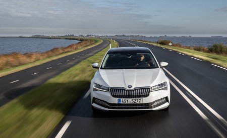 2020 Skoda Superb iV Plug-In Hybrid Front Wallpapers 450x275 (25)