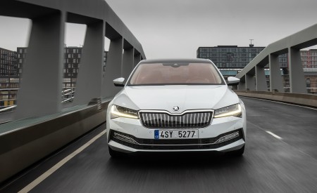 2020 Skoda Superb iV Plug-In Hybrid Front Wallpapers 450x275 (19)