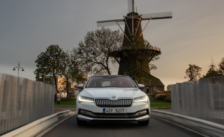 2020 Skoda Superb iV Plug-In Hybrid Front Wallpapers 450x275 (11)