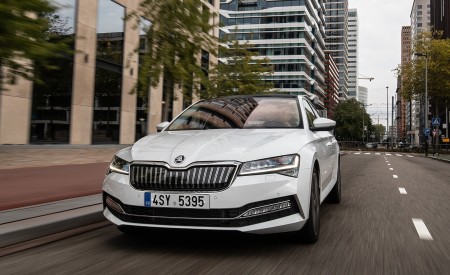 2020 Skoda Superb iV Plug-In Hybrid Front Wallpapers 450x275 (7)