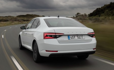 2020 Skoda Superb iV Plug-In Hybrid Rear Three-Quarter Wallpapers 450x275 (20)