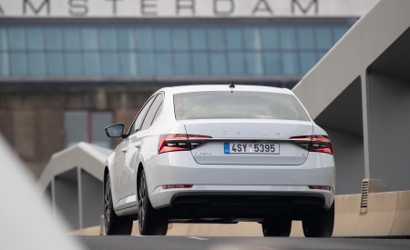 2020 Skoda Superb iV Plug-In Hybrid Rear Wallpapers 450x275 (22)