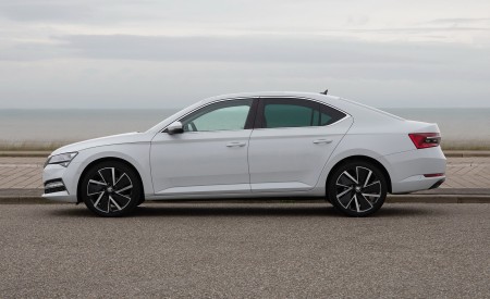 2020 Skoda Superb iV Plug-In Hybrid Side Wallpapers 450x275 (48)